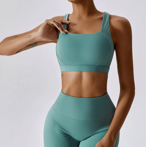 Thrive sports bra Caribbean turquoise