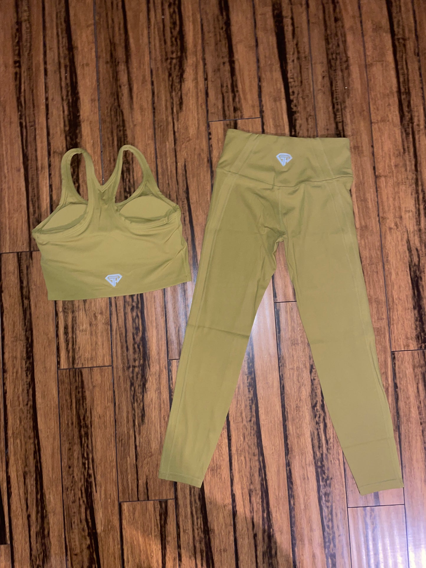 Conquer tank top pear green