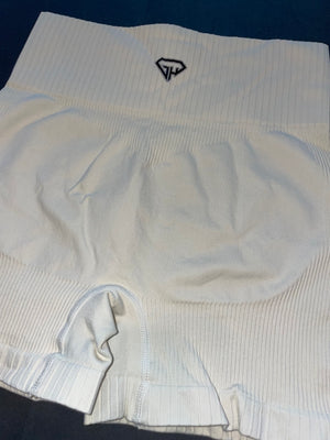 Outshine shorts cream