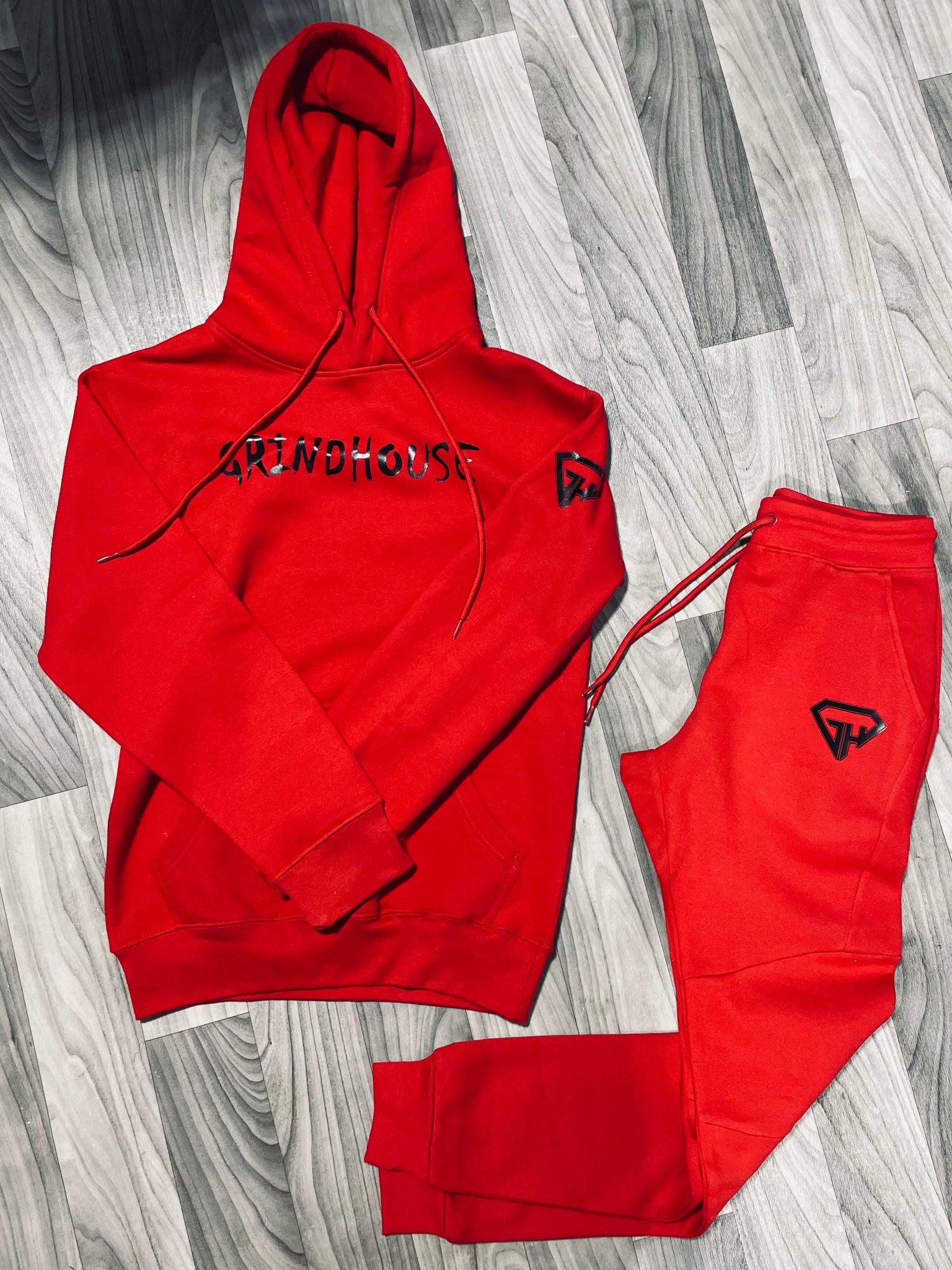 Warm up joggers red