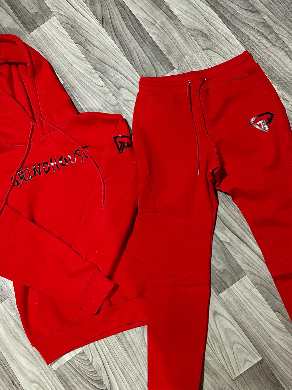 Warm up joggers red