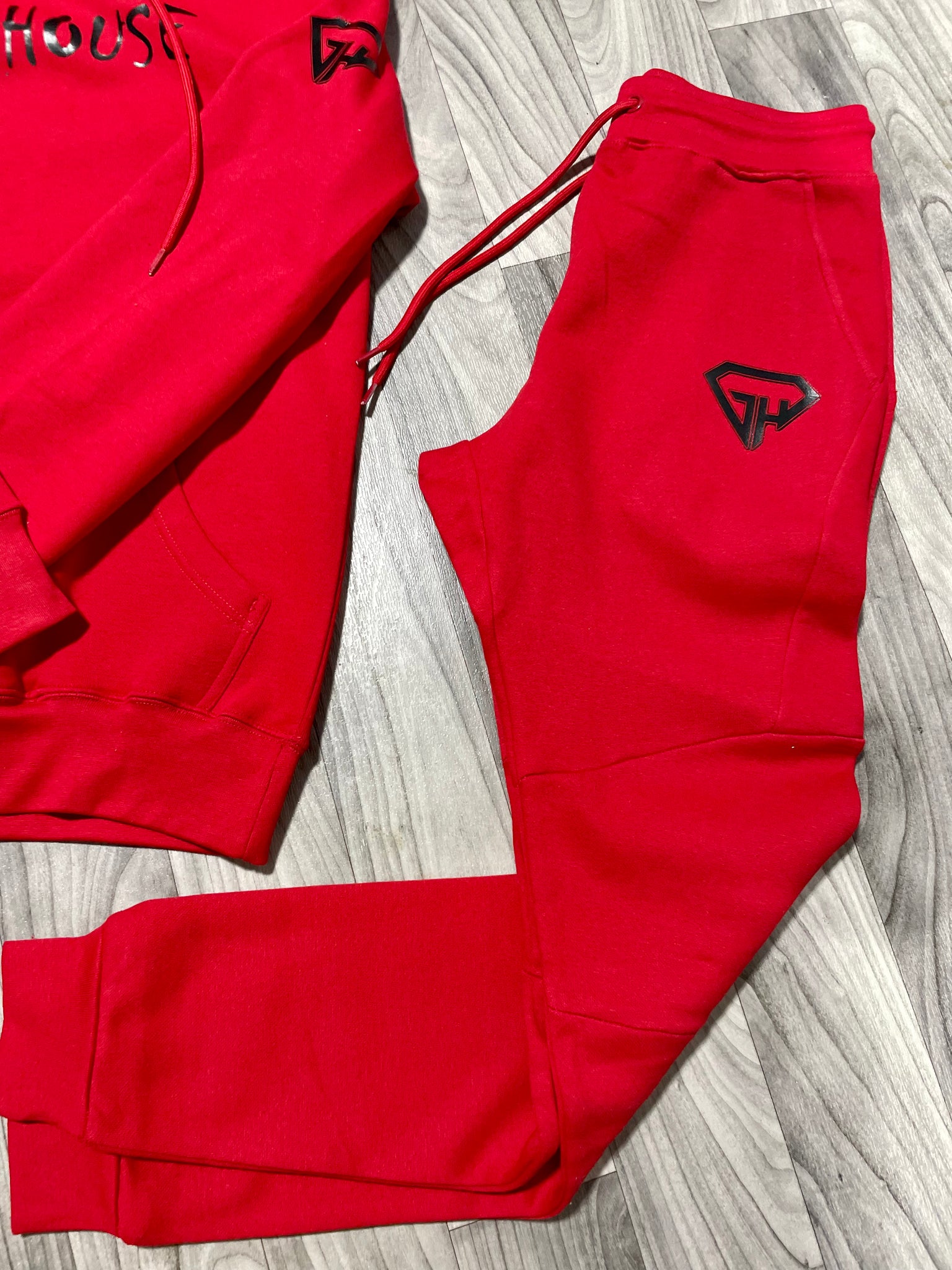 Warm up joggers red