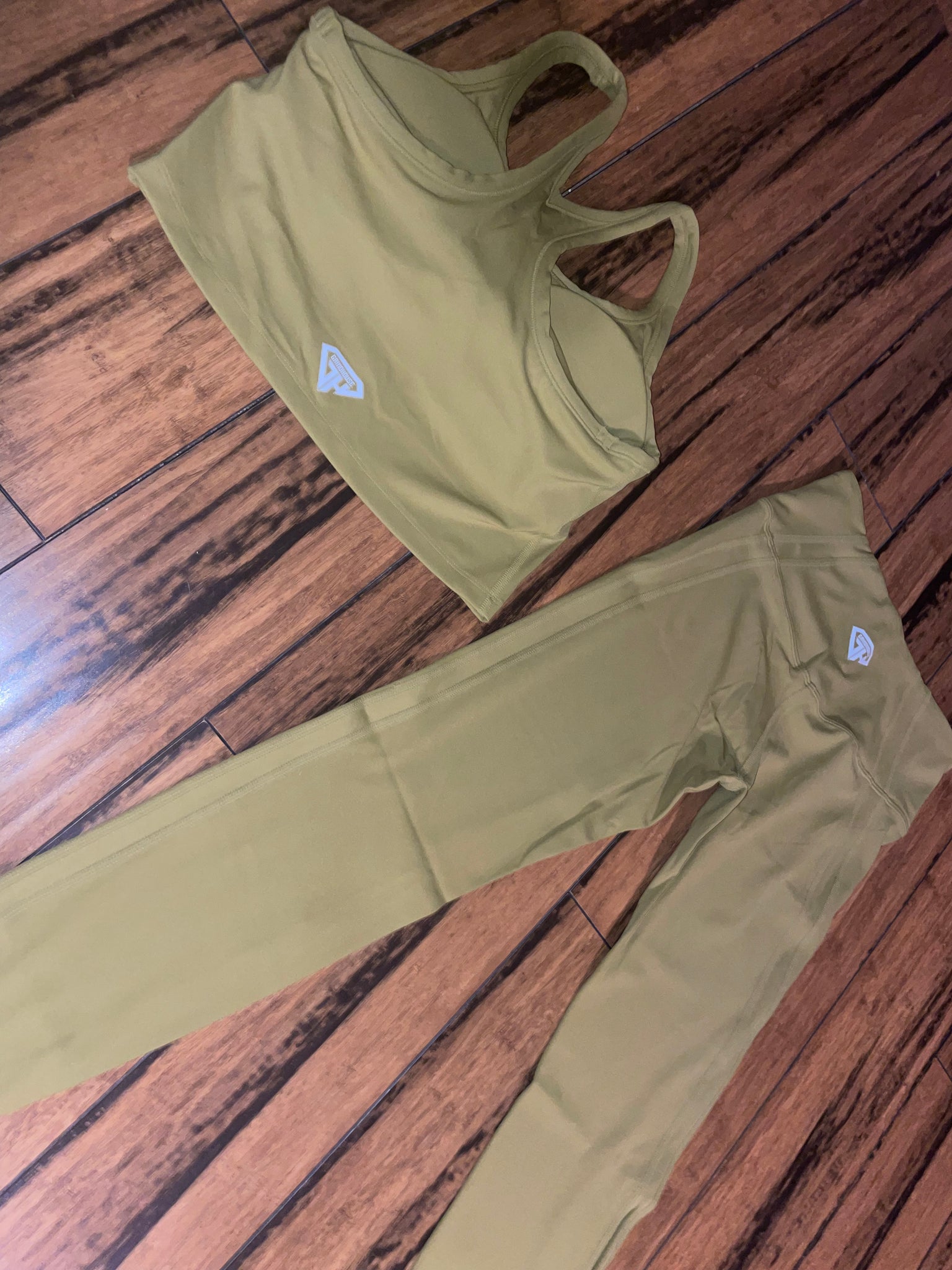 Conquer leggings pear green